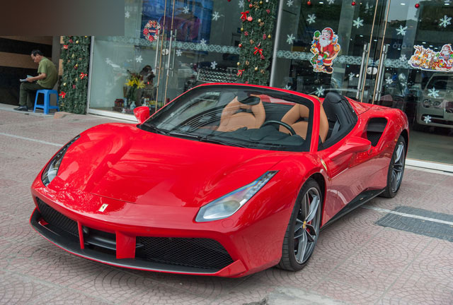 Điểm danh những siêu xe cập bến Việt Nam trong năm 2017